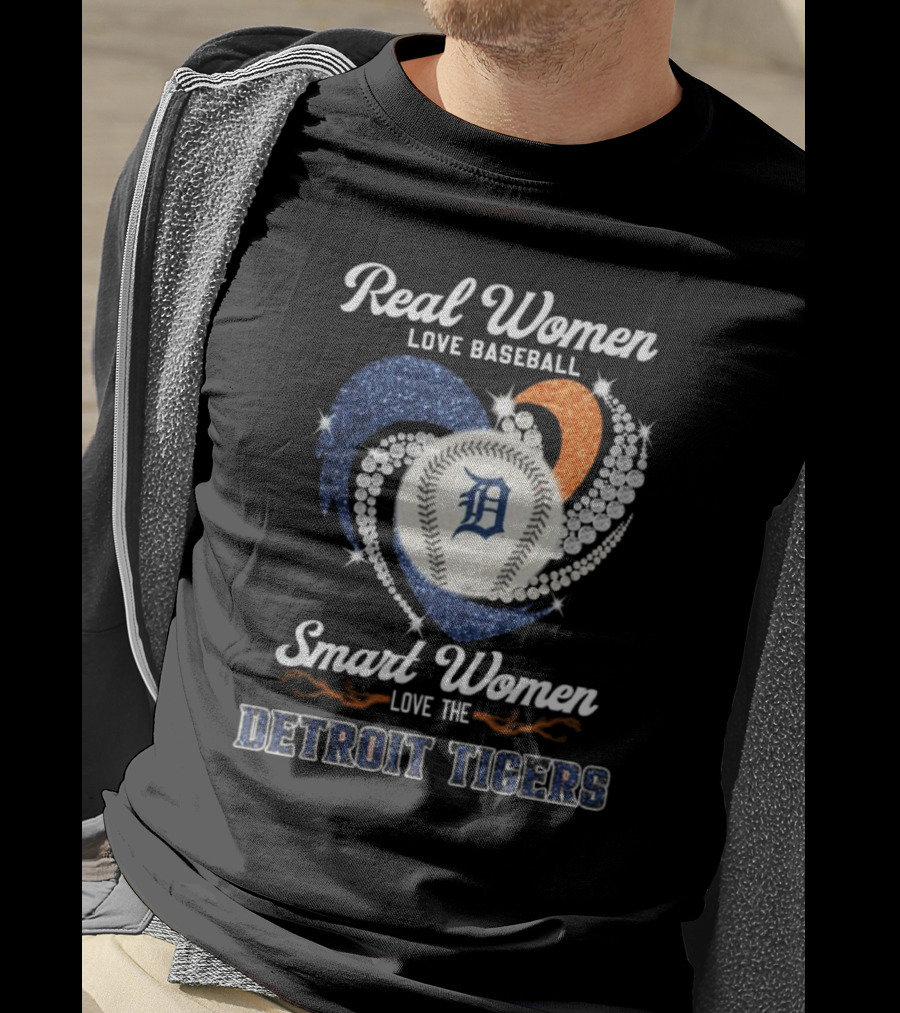 Real Women Love Baseball Smart Women Love The Detroit Tigers Diamond Heart T-Shirt