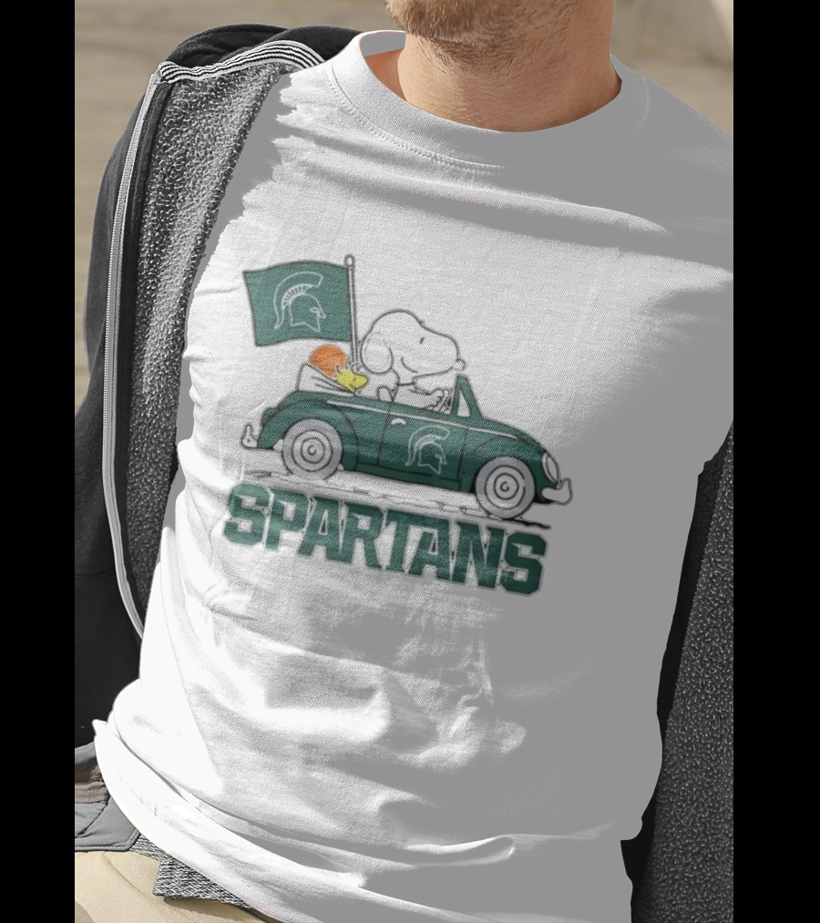 Spartans Peanuts Snoopy Woodstock Car Cartoon Sports T-Shirt