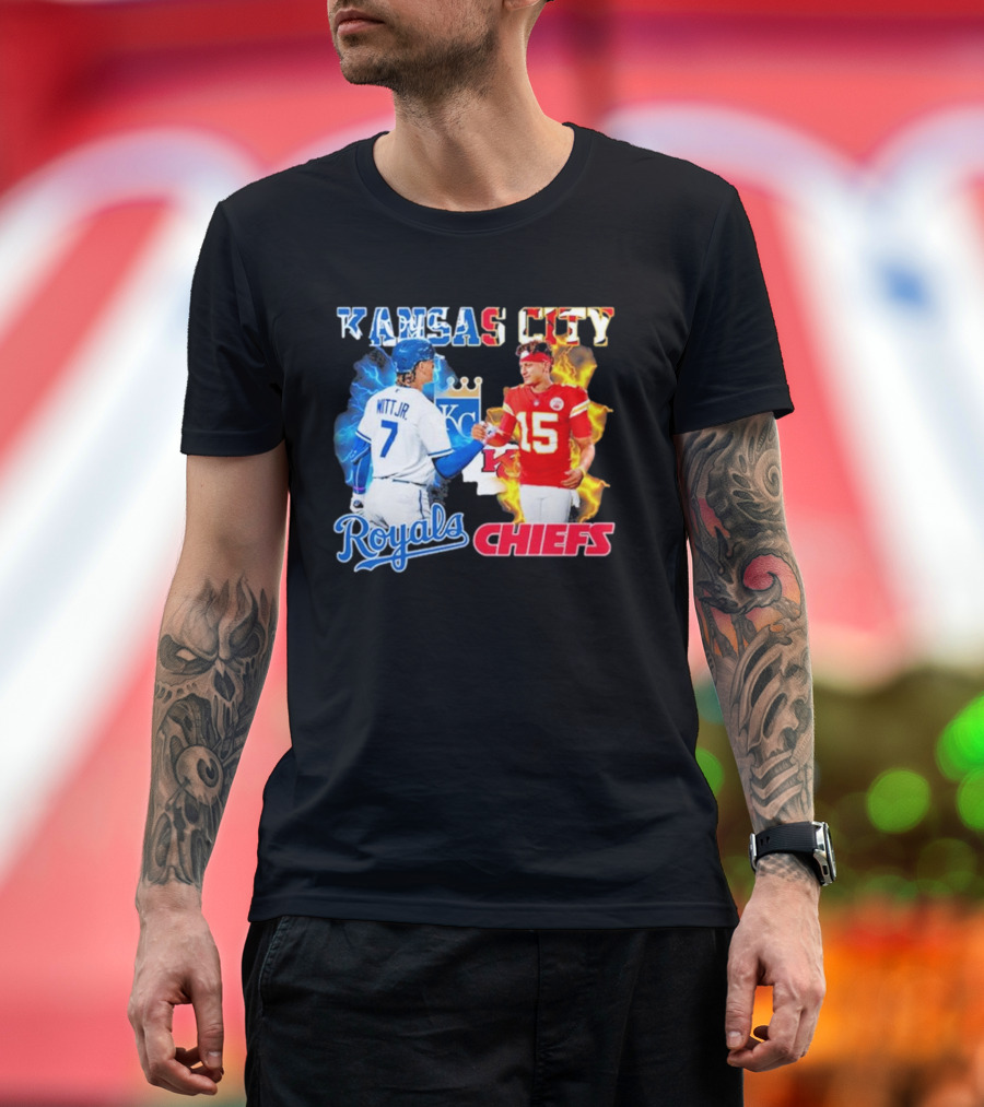 Kansas City Royals Bobby Witt Jr Shake Hands Chiefs Patrick Mahomes T-Shirt