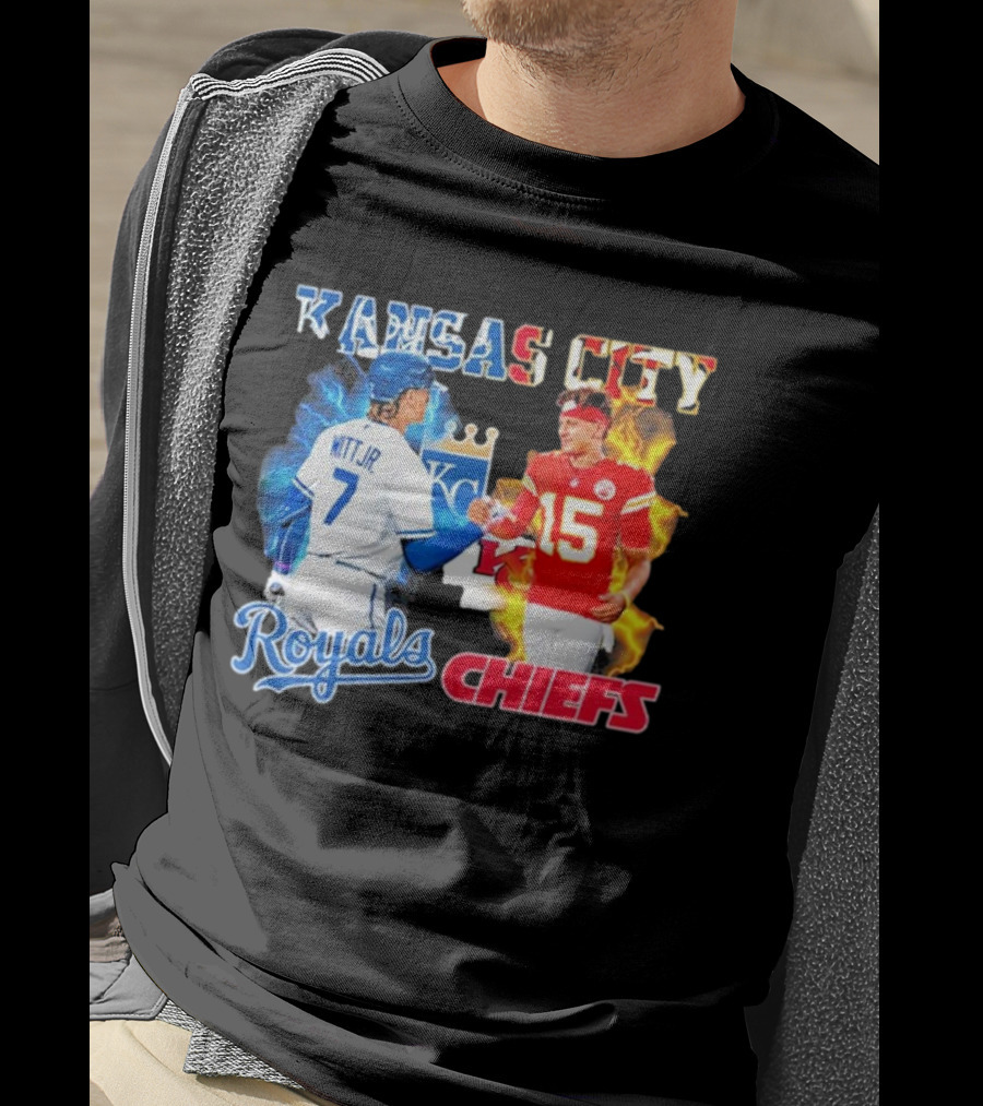 Kansas City Royals Bobby Witt Jr Shake Hands Chiefs Patrick Mahomes T-Shirt