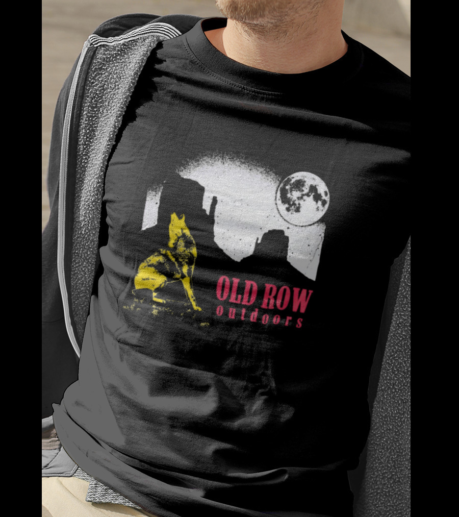 Old Row Outdoors Coyote Moon Silhouette Desert Scene T-Shirt
