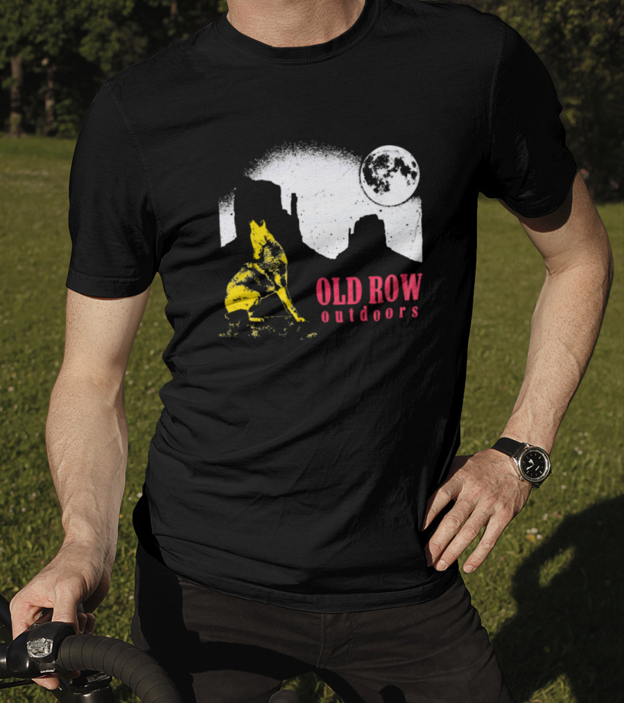 Old Row Outdoors Coyote Moon Silhouette Desert Scene T-Shirt