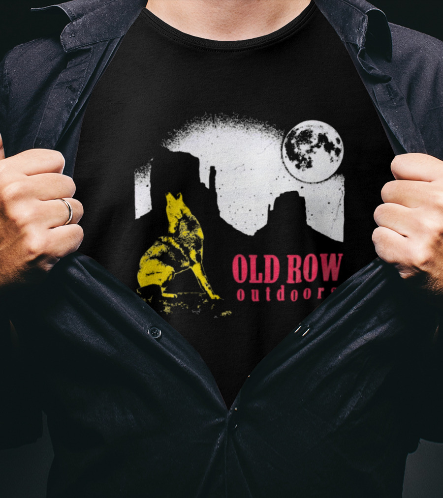 Old Row Outdoors Coyote Moon Silhouette Desert Scene T-Shirt
