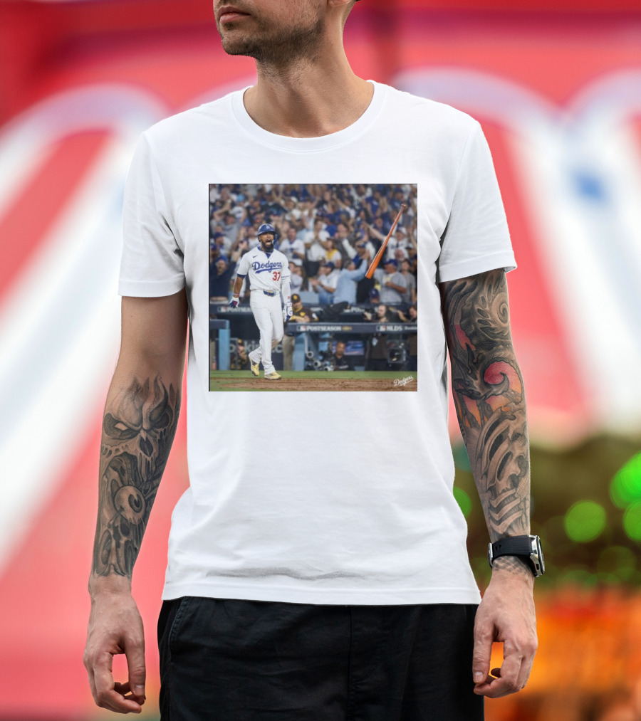 Teoscar Hernandez Dodgers Bat Flipping Moment in Postseason T-Shirt