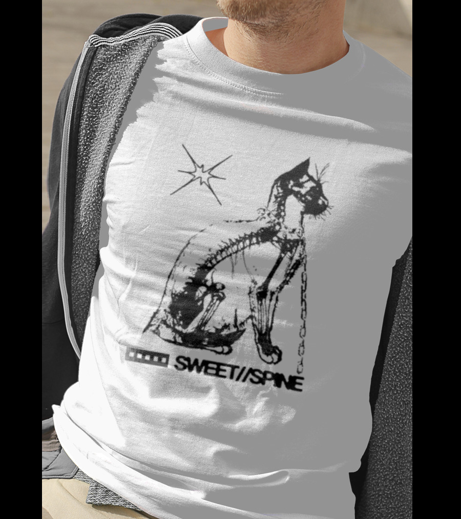 SWEET//SPINE Cat With Starburst And Chain Detail T-Shirt