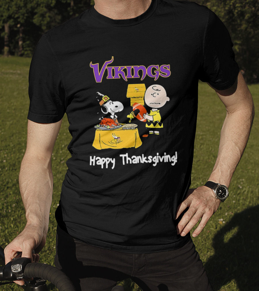 Peanuts Minnesota Vikings NFL Football Snoopy Charlie Brown Happy Thanksgiving T-Shirt