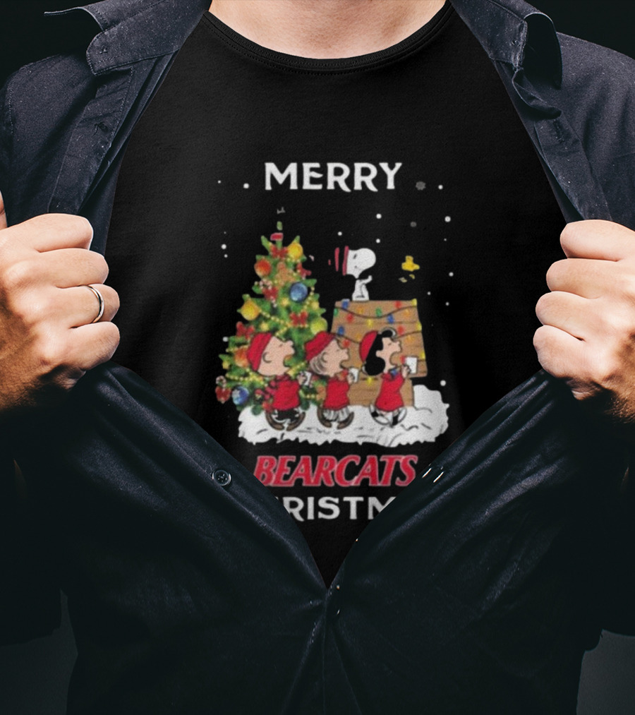 Cincinnati Bearcats Snoopy Friends Merry Christmas T-Shirt