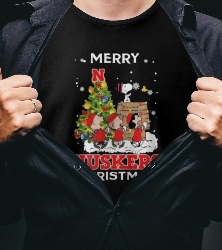 Merry Huskers Christmas Snoopy And Friends Nebraska Cornhuskers T-Shirt