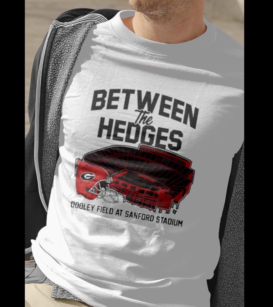 Between The Hedges Georgia Bulldogs Dooley Field At Sanford Stadium T-Shirt