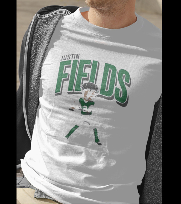 Justin Fields Caricature Greens And Grays Dynamic Pose T-Shirt