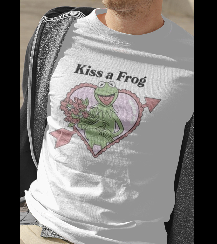 Kiss A Frog Kermit Heart And Roses T-Shirt