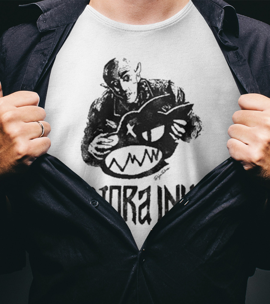 Nora Inu Vampyre Monster Art T-Shirt