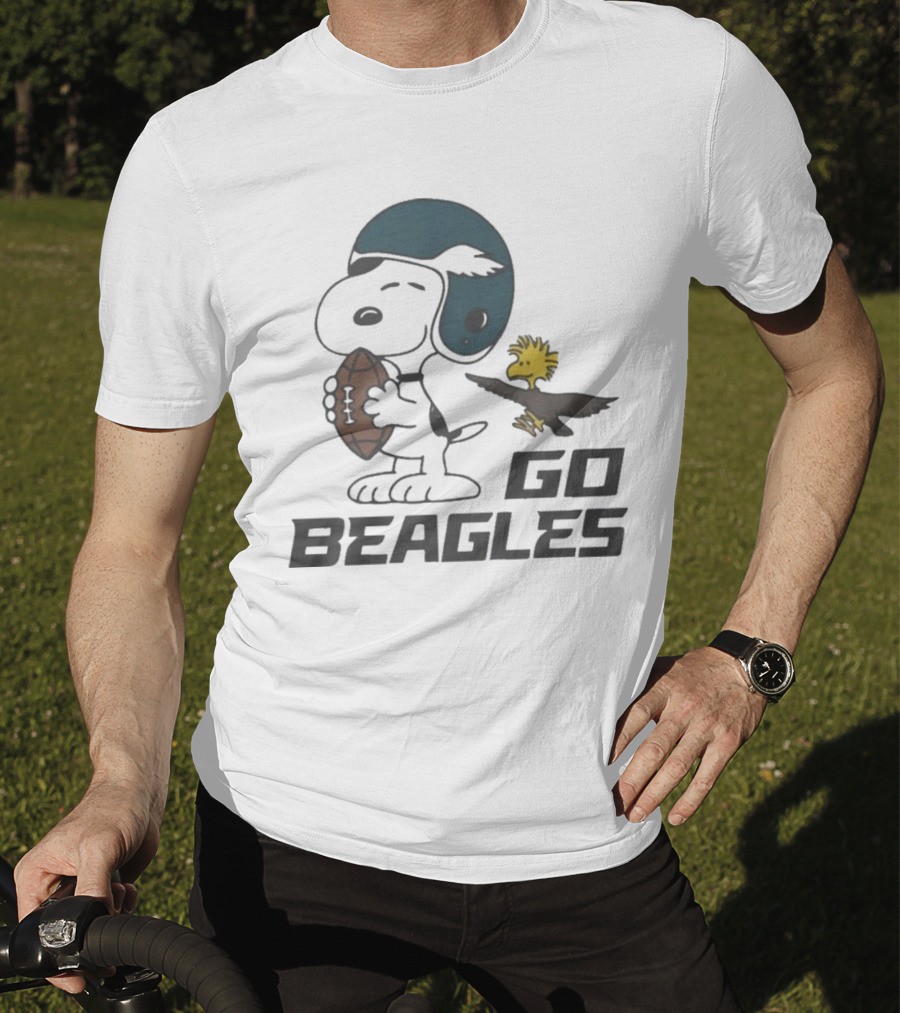 Peanuts Go Beagles Football Snoopy Woodstock Helmet Icon T-Shirt