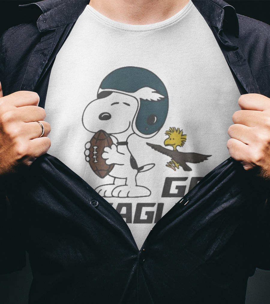 Peanuts Go Beagles Football Snoopy Woodstock Helmet Icon T-Shirt