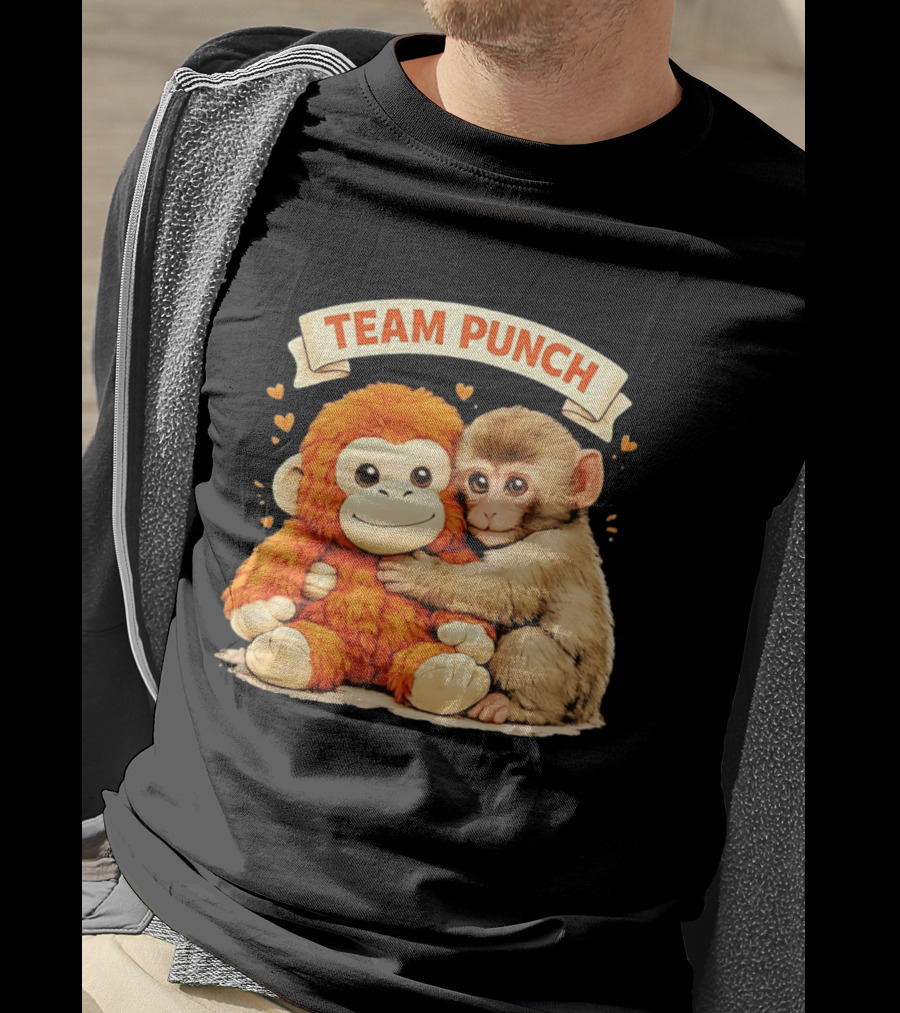 Team Punch Cute Baby Monkey Hugging Orange Plush Toy Charming Japanese Style Hearts T-Shirt