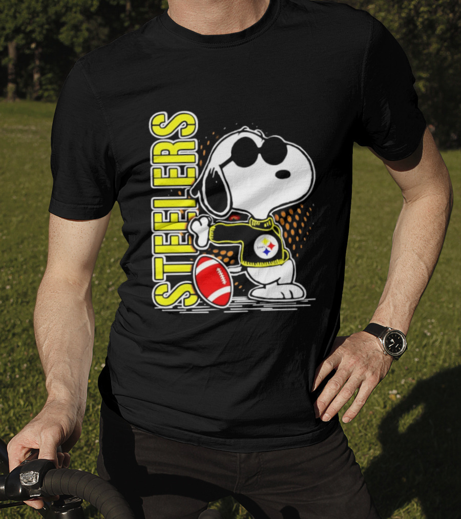 Steelers Snoopy Football Sunglasses Sports T-Shirt