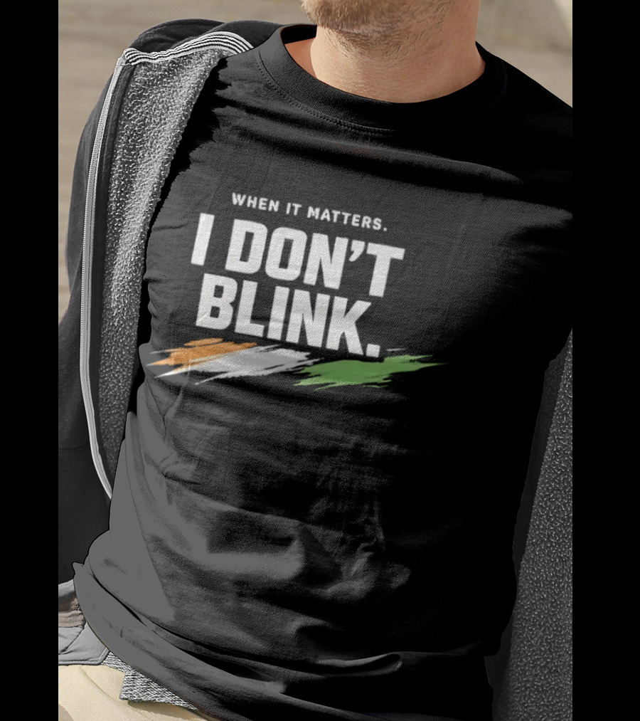 When It Matters I Don't Blink Bold Text With Orange White Green Brush Strokes T-Shirt