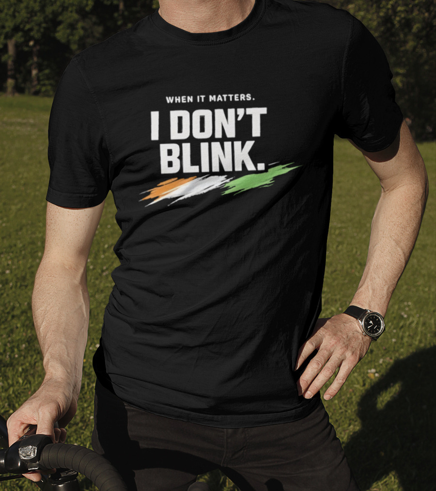 When It Matters I Don't Blink Bold Text With Orange White Green Brush Strokes T-Shirt