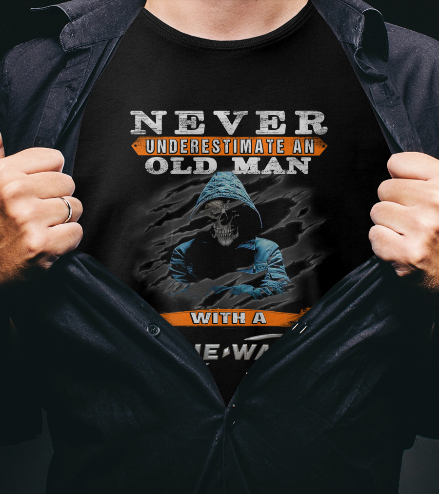 NEVER UNDERESTIMATE AN OLD MAN WITH A BLUE WAVE BOAT T-Shirt