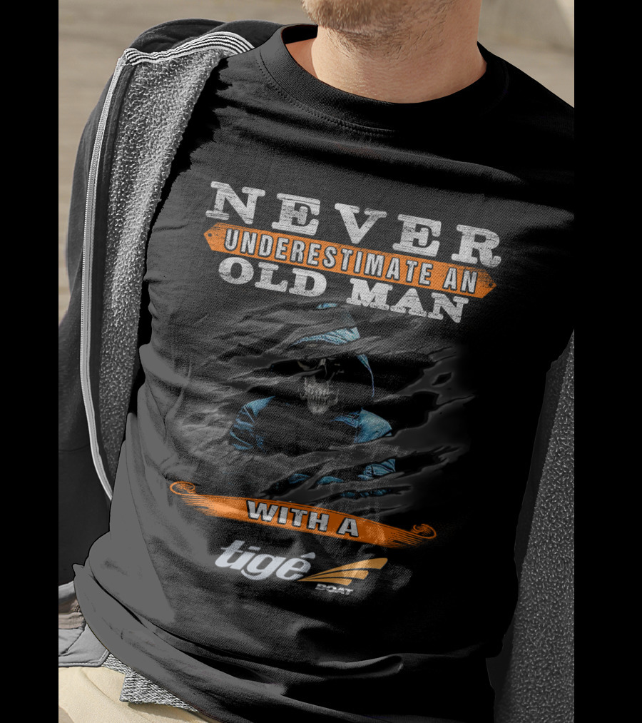NEVER UNDERESTIMATE AN OLD MAN WITH A TIGÉ BOAT T-Shirt