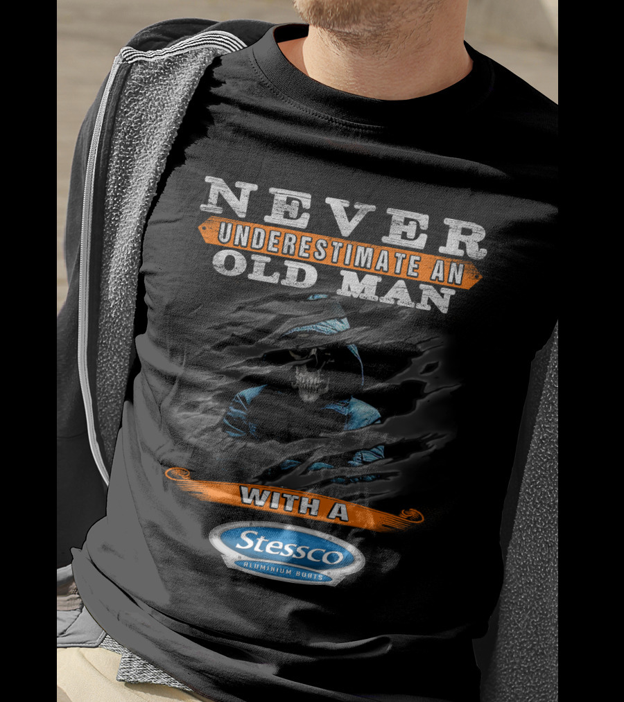 NEVER UNDERESTIMATE AN OLD MAN WITH A STESSCO ALUMINIUM BOATS T-Shirt
