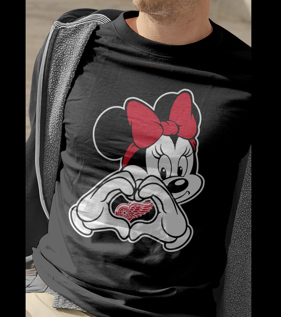 Minnie Mouse Heart Hands Detroit Red Wings T-Shirt