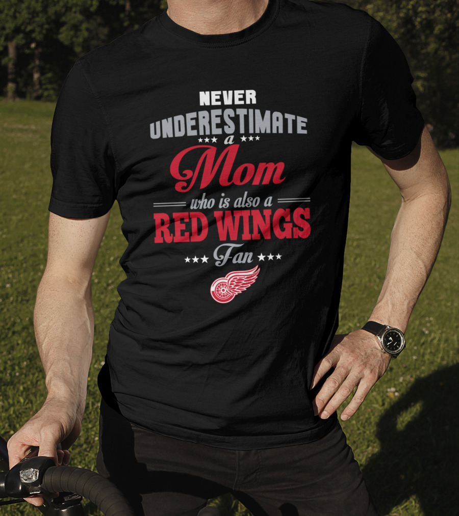 Never Underestimate A Mom Who Is Also A Red Wings Fan Detroit Red Wings T-Shirt