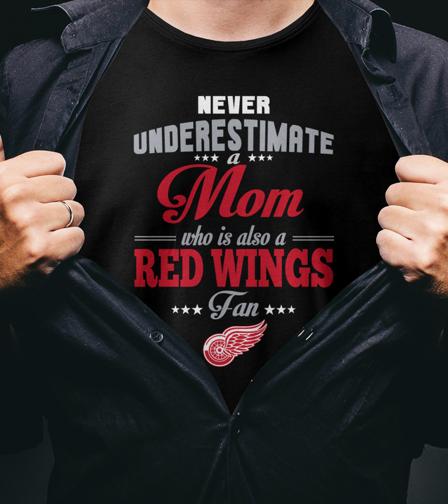 Never Underestimate A Mom Who Is Also A Red Wings Fan Detroit Red Wings T-Shirt