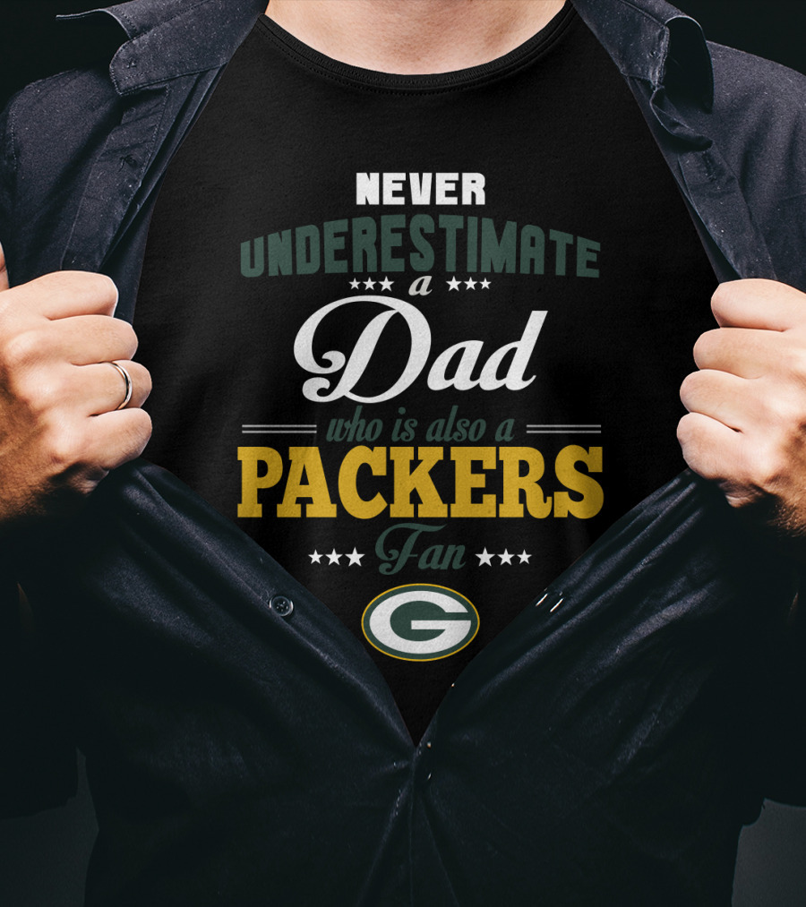 Never Underestimate A Dad Who Is Also A Packers Fan Green Bay Packers T-Shirt