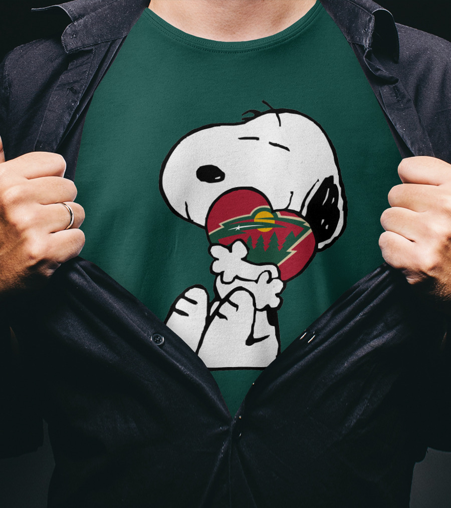 Minnesota Wild Snoopy Hugging Heart T-Shirt