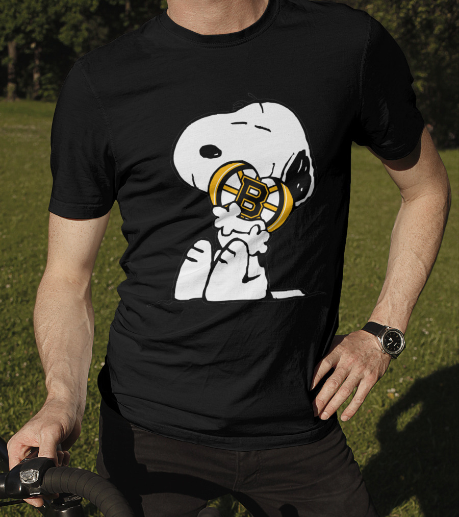 Snoopy Hugging Boston Bruins T-Shirt