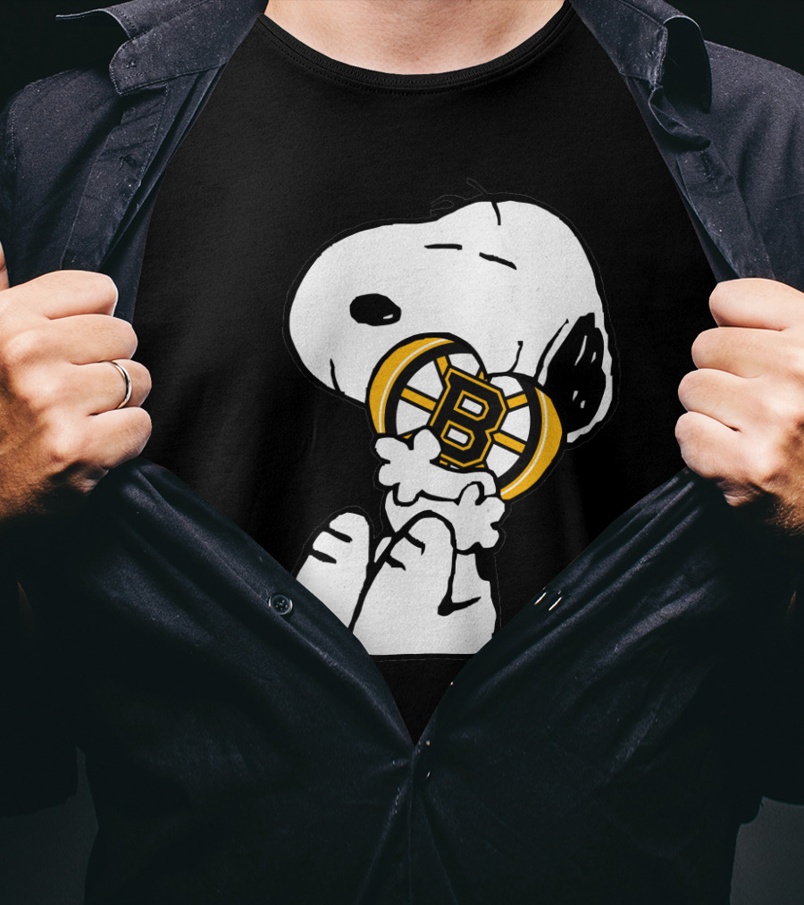 Snoopy Hugging Boston Bruins T-Shirt
