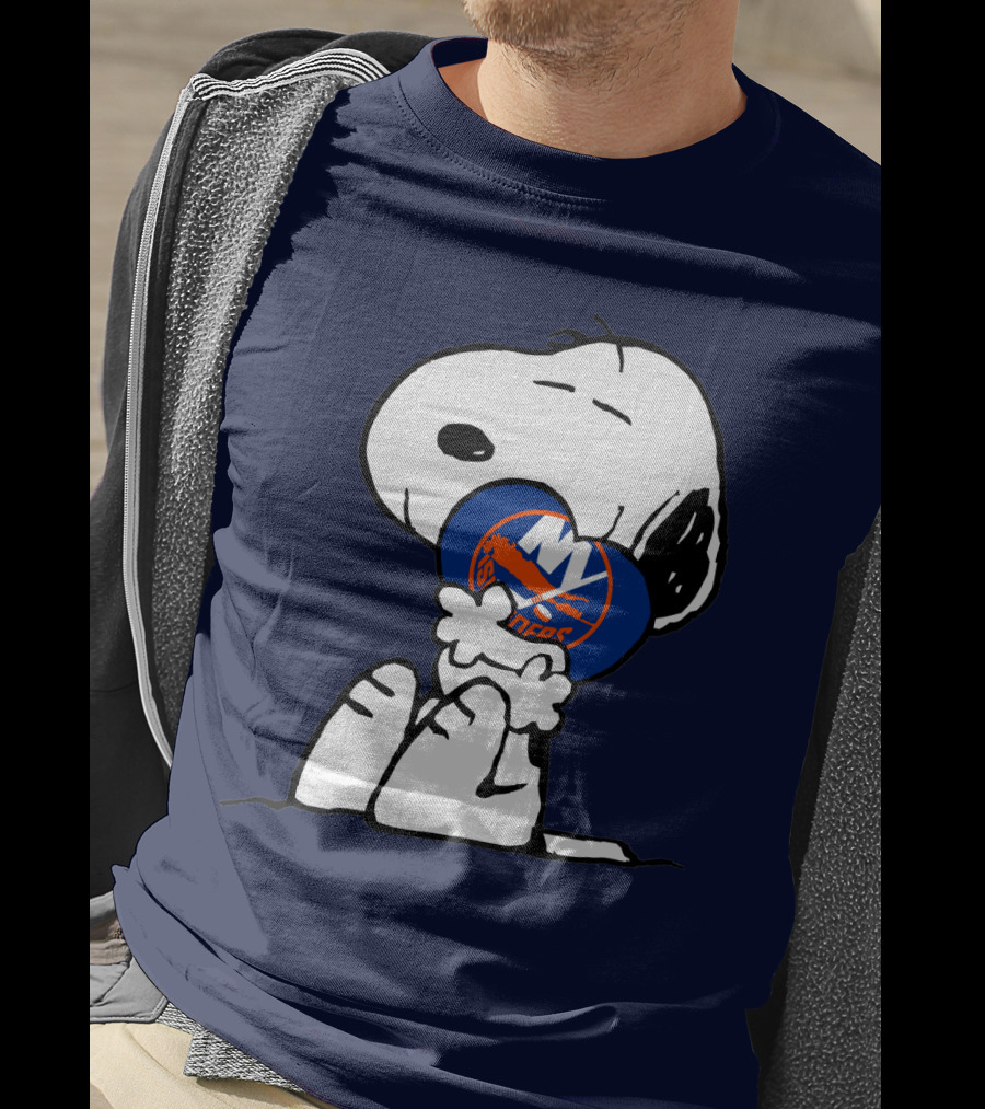 Snoopy Hugging New York Islanders Hockey T-Shirt