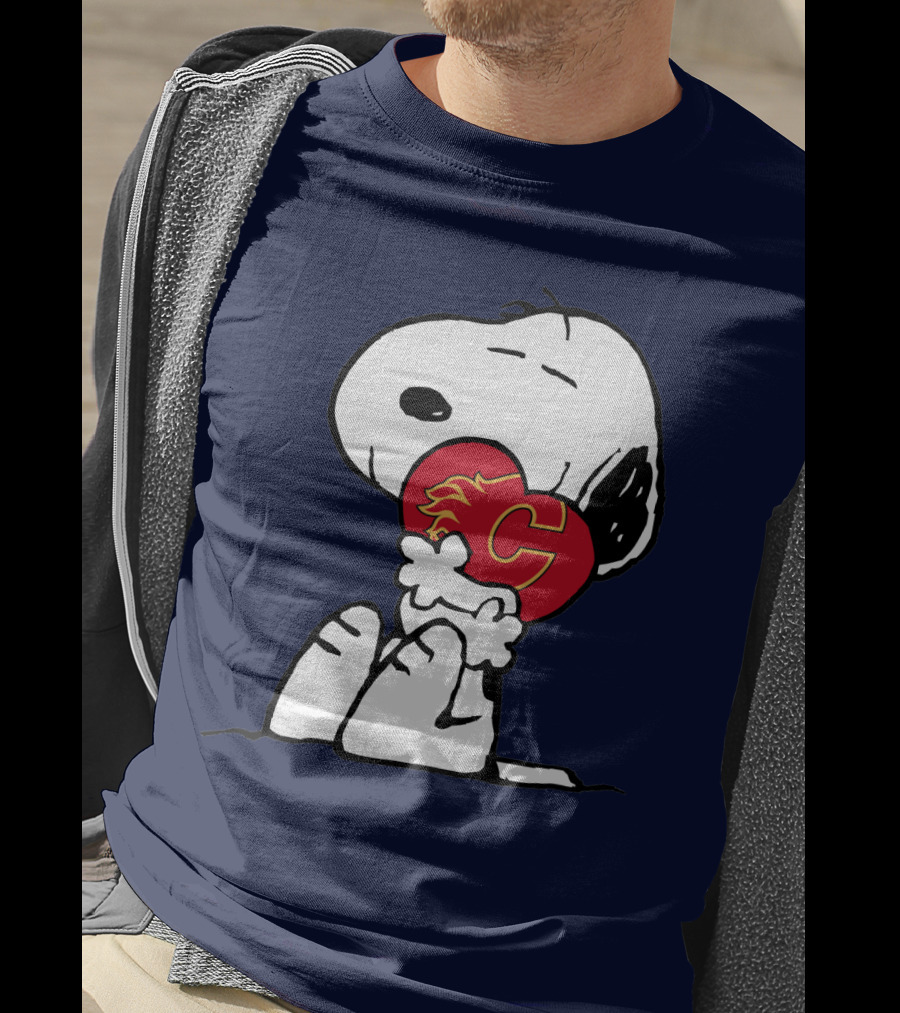 Snoopy Hugging Calgary Flames Heart T-Shirt