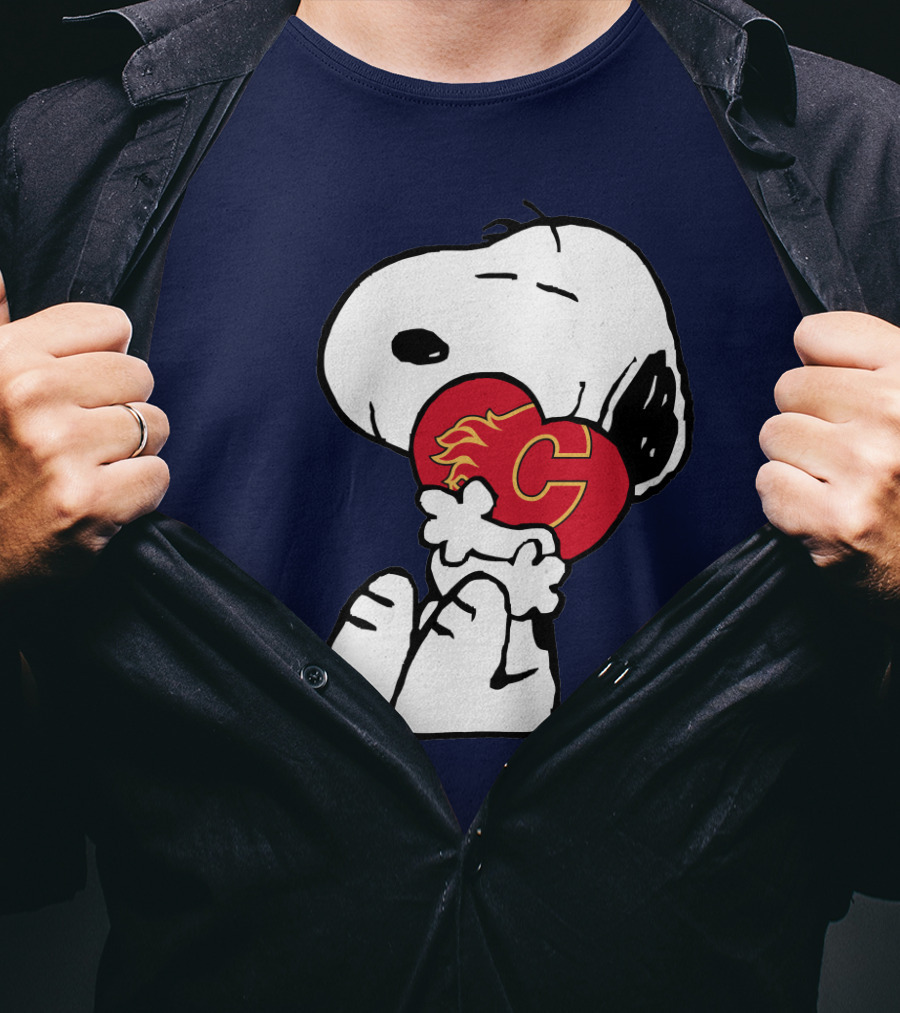 Snoopy Hugging Calgary Flames Heart T-Shirt