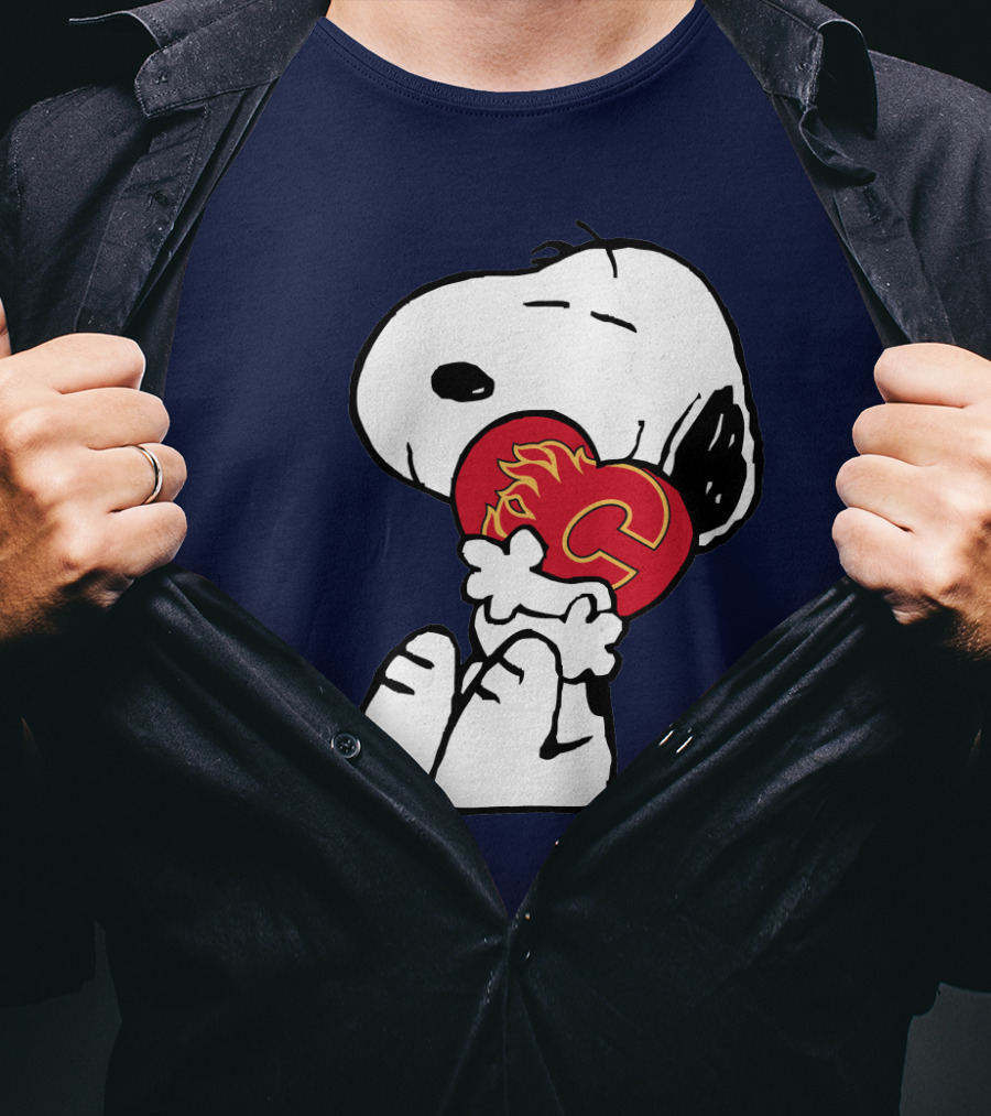 Snoopy Holding Calgary Flames T-Shirt