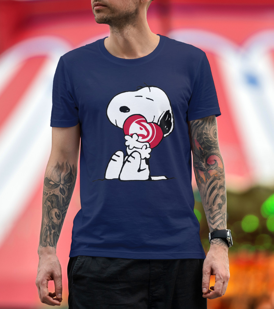 Atlanta Hawks Snoopy Hugging T-Shirt