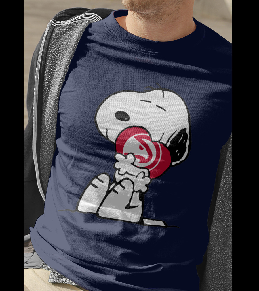 Atlanta Hawks Snoopy Hugging T-Shirt
