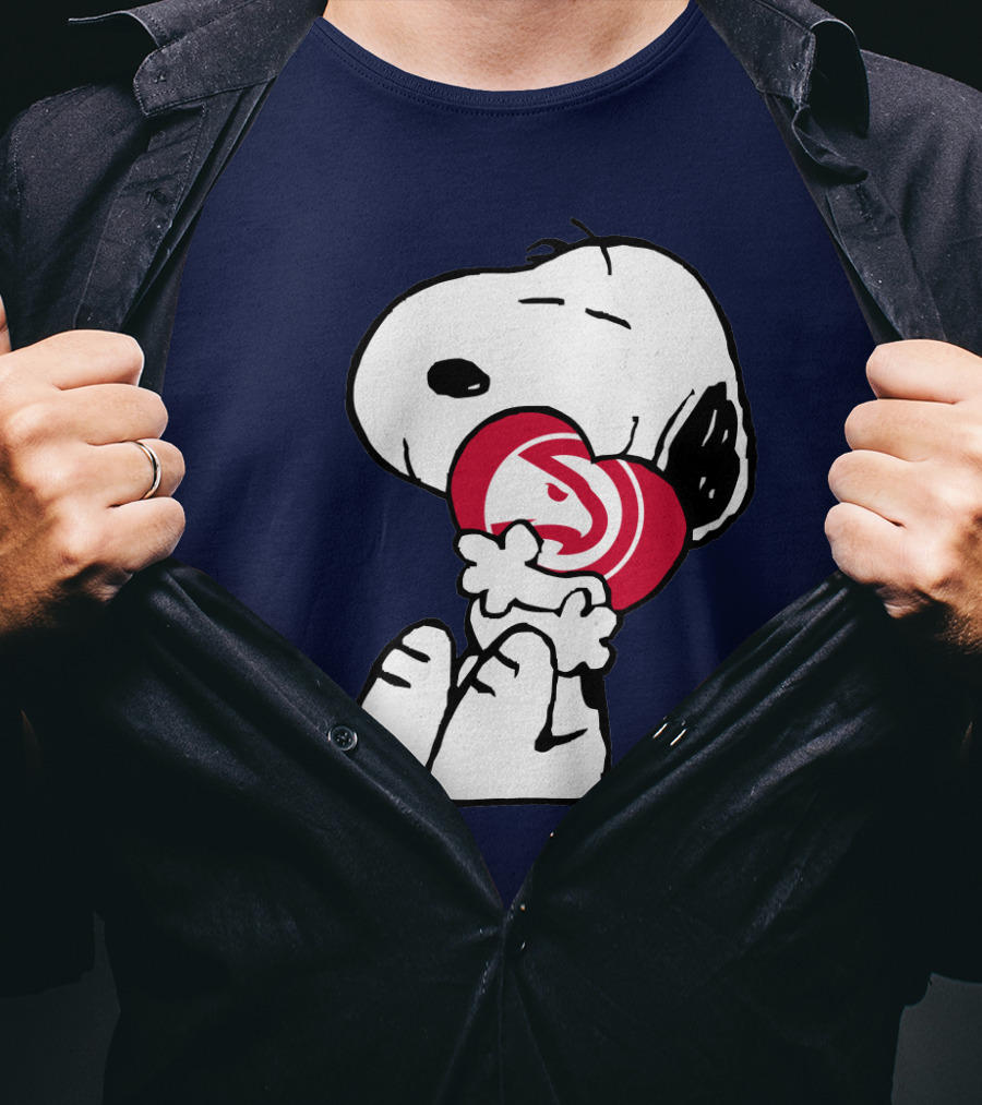 Atlanta Hawks Snoopy Hugging T-Shirt