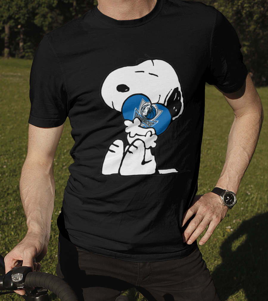 Snoopy Hugging Dallas Mavericks T-Shirt
