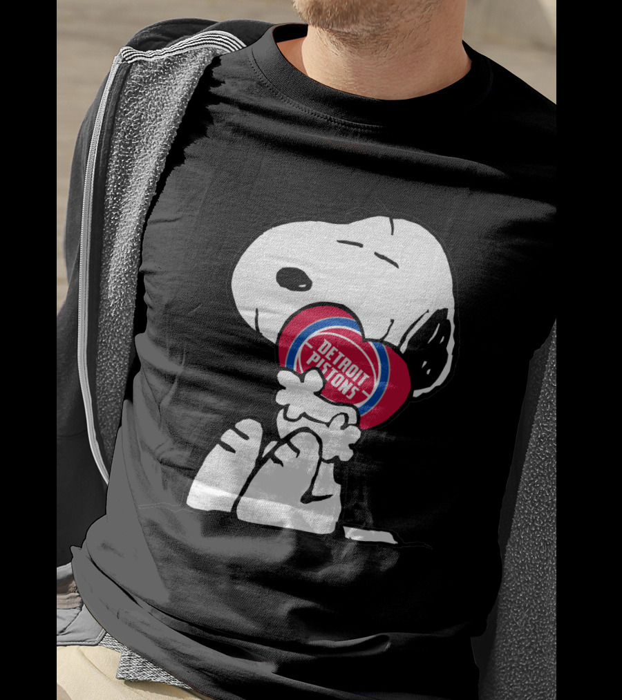 Detroit Pistons Snoopy Hugging Heart T-Shirt