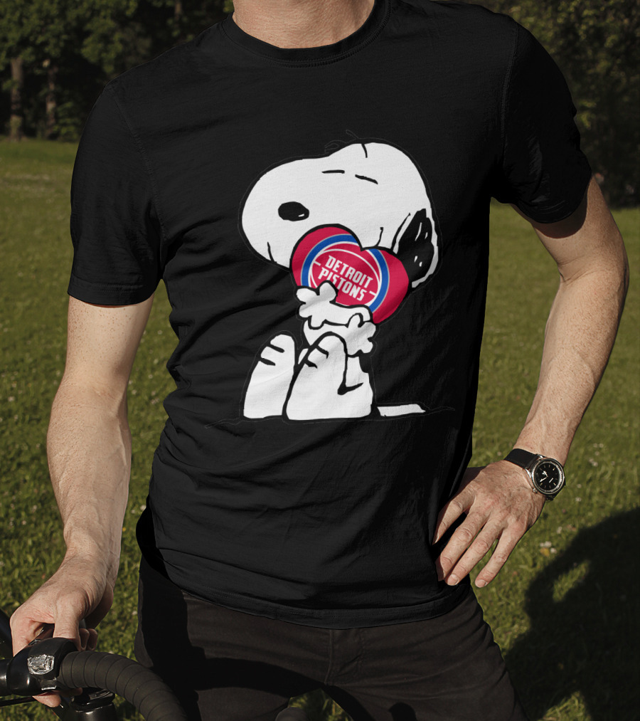 Detroit Pistons Snoopy Hugging Heart T-Shirt