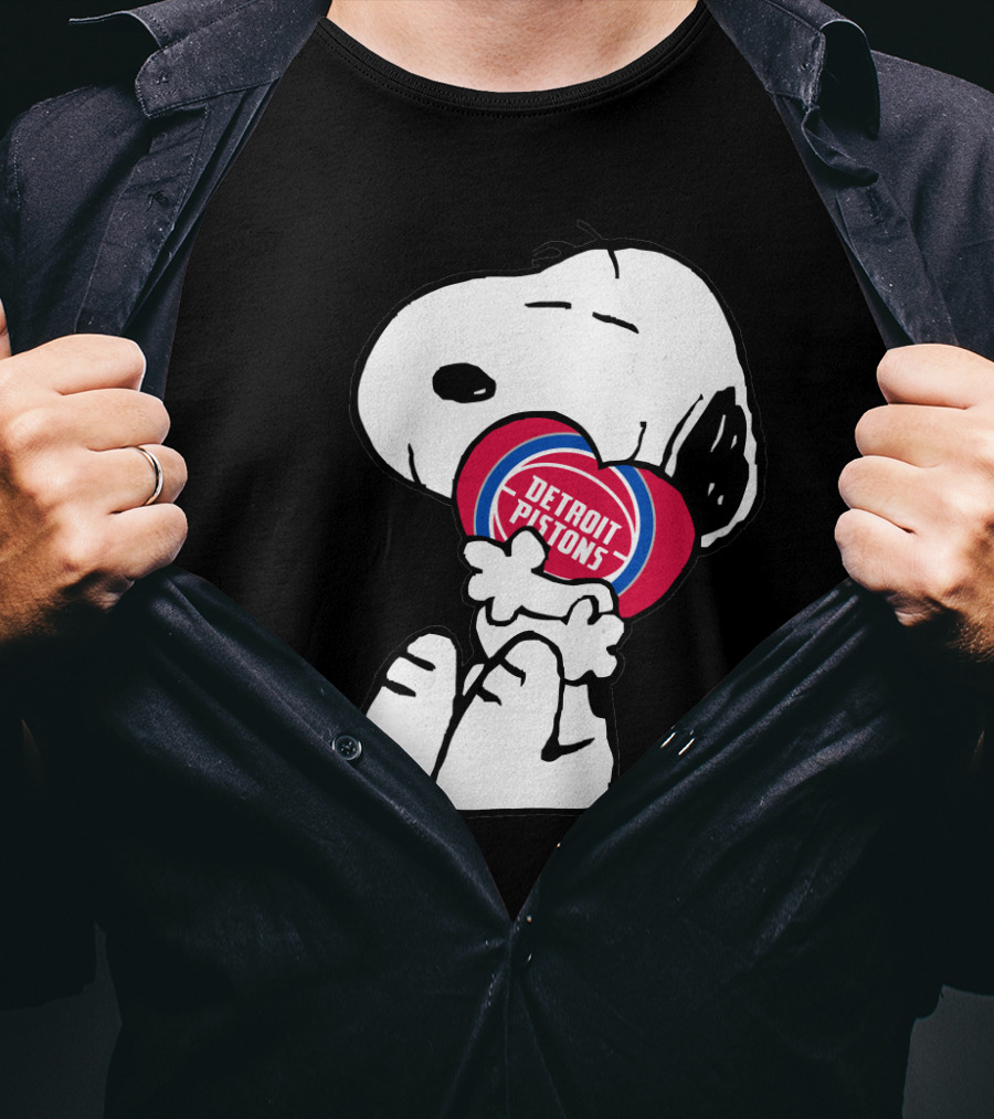 Detroit Pistons Snoopy Hugging Heart T-Shirt