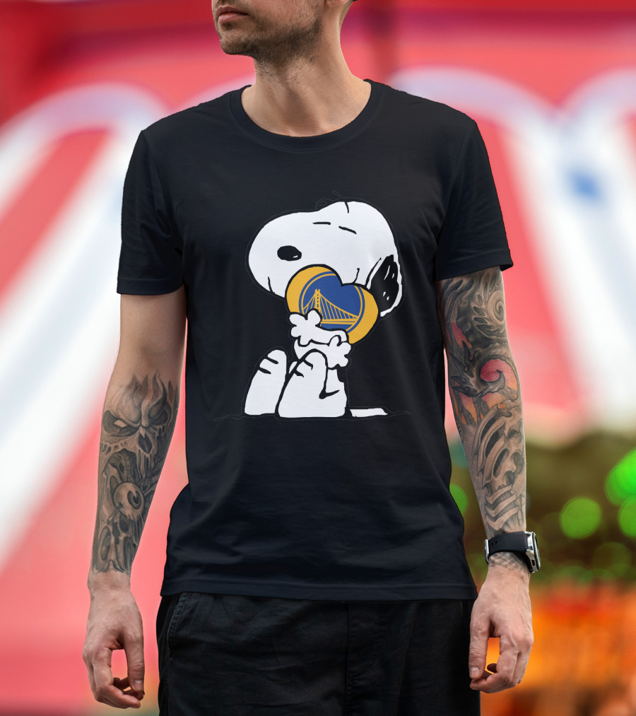 Golden State Warriors Snoopy Hugging Heart With Bridge T-Shirt