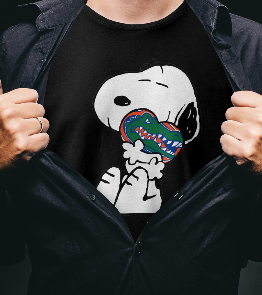 Snoopy Holding Florida Gators Heart T-Shirt