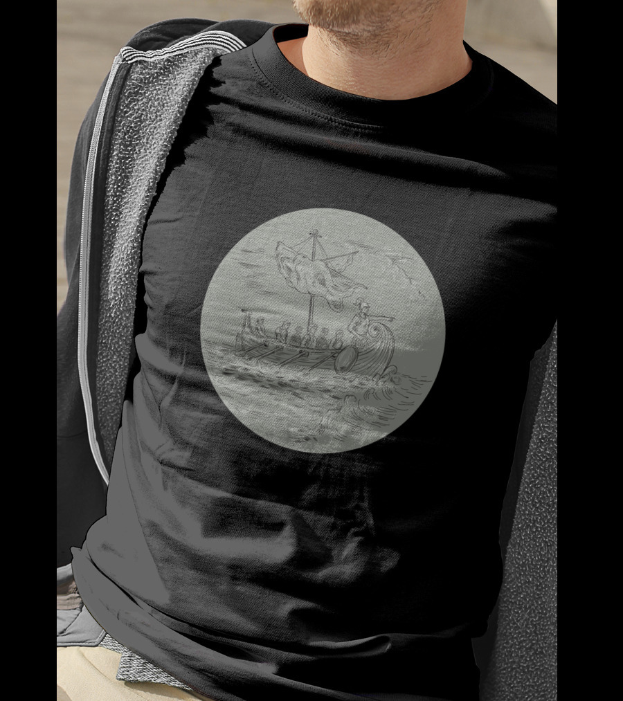 Ancient Greek Trireme Warship Sailing Scene In Circle T-Shirt
