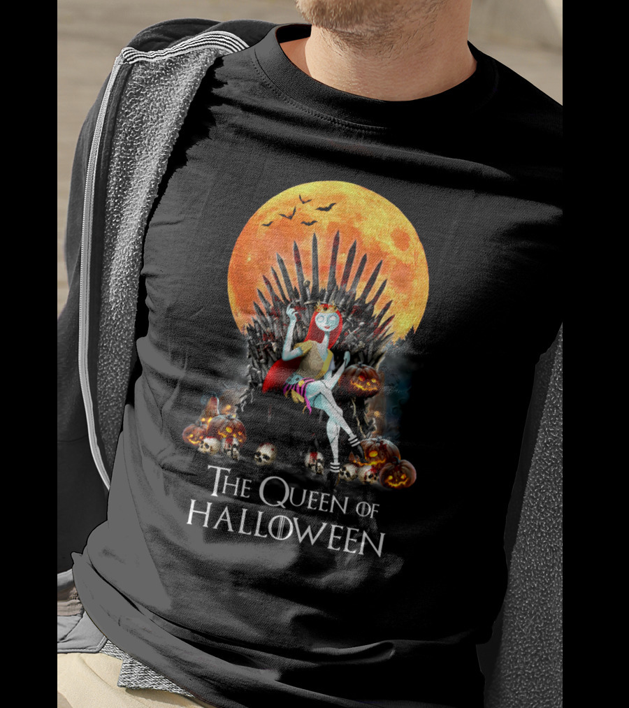 The Queen Of Halloween Throne With Pumpkins And Full Moon T-Shirt