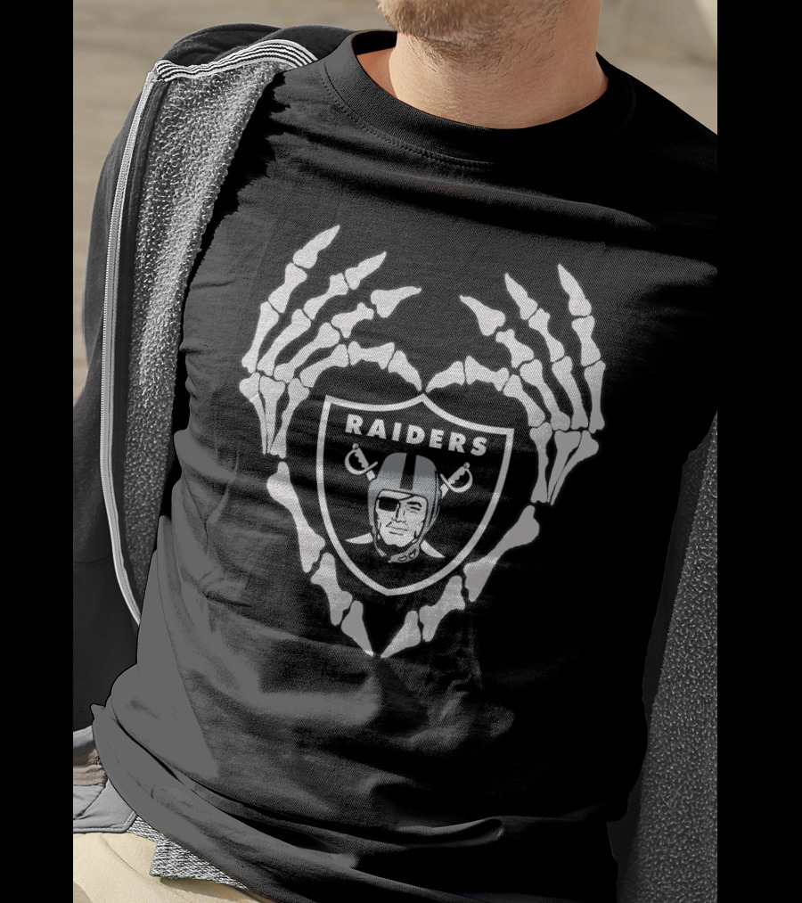 Las Vegas Raiders Skull Hands Shield T-Shirt