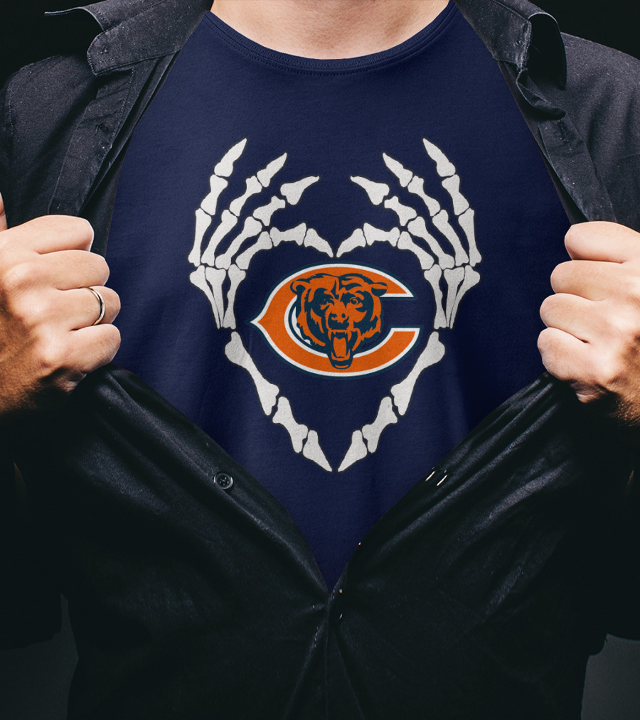 Chicago Bears Skeleton Hands Heart T-Shirt