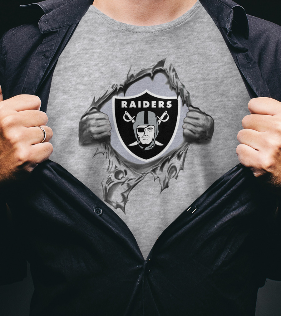 Oakland Raiders Shield With Ripped Effect And Hands T-Shirt